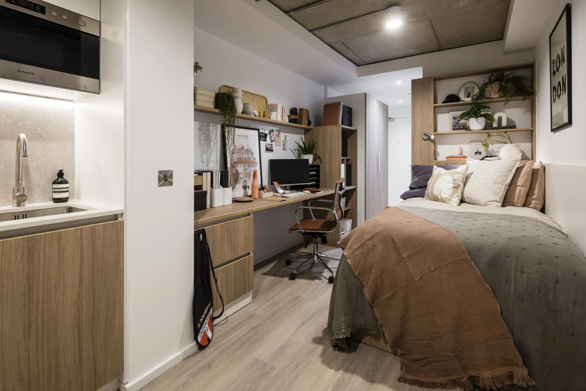 ROOM ROOM