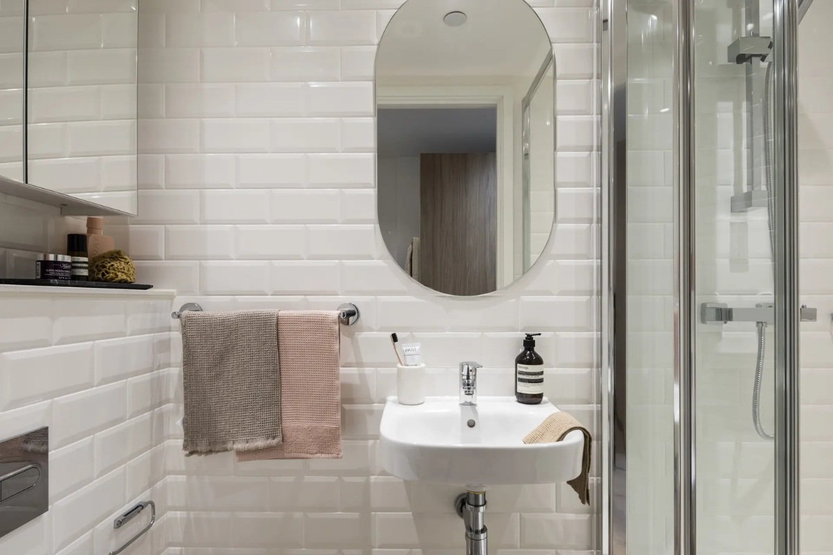 BATHROOM BATHROOM 3